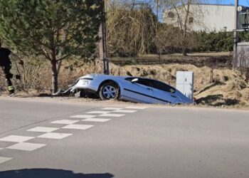 Apvirtęs automobilis Vilniaus Tarandės rajone