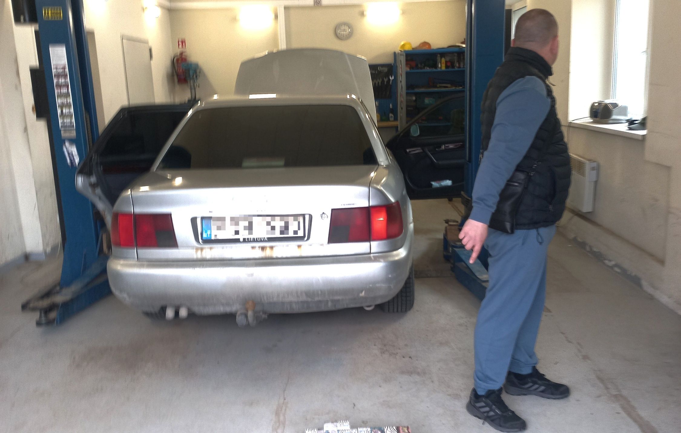 Pasieniečiai tikrina Audi A6 Dieveniškių kilpoje