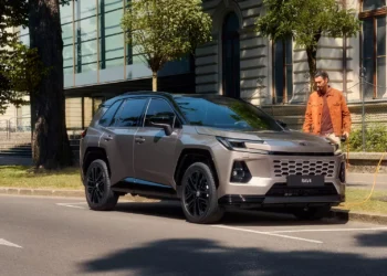 Naujoji Toyota RAV4 VI karta: 2025 m. populiariausias automobilis pasaulyje atnaujintas – PHEV su 137 km elektriniu rida 6 Toyota RAV4 2026