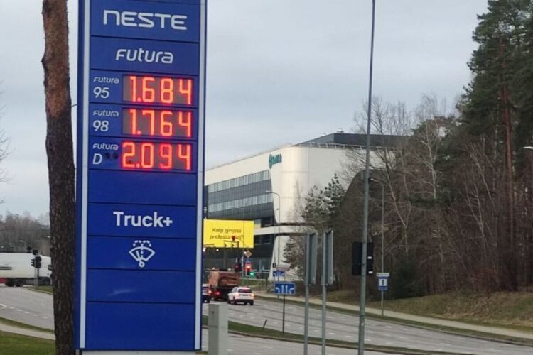 kuro kainos neste degalineje moletu plente santariskese
