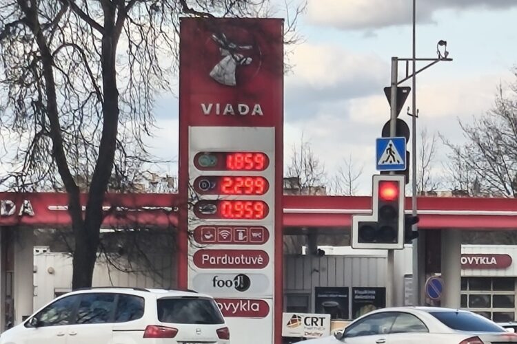 kuro kainos viade degalineje dariaus ir gireno gatveje vilniuje