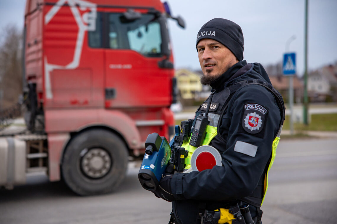 policijos pareigunas reidas rankinis greicio matuoklis