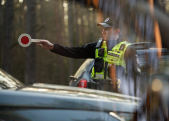 policijos pareigunas stop kontrole reidas