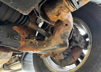 rudziu paveiktos automobilio pakabos dalys