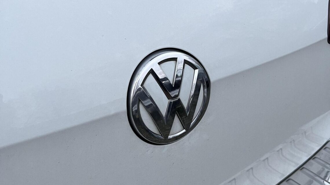 volkswagen emblema ant automobilio logotipas