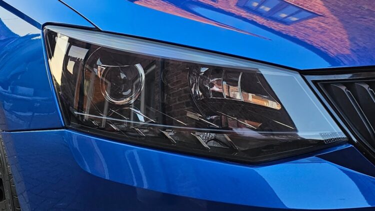 Skoda Fabia priekinis zibintas