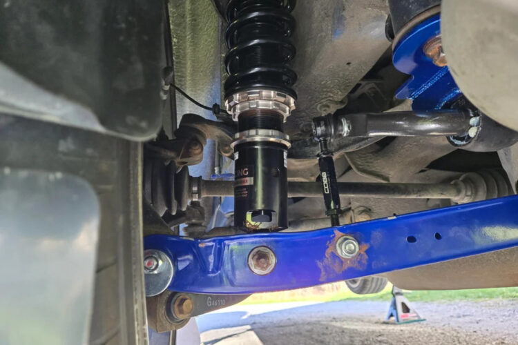 automobilio pakaba amortizatorius