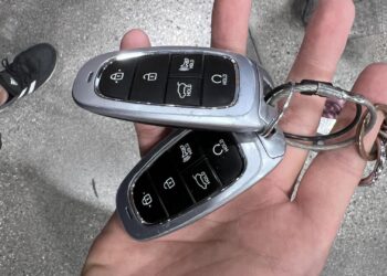 originalus automobilio raktas ir atsarginis