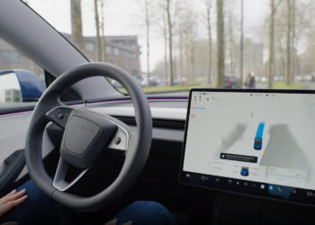 Lietuva patvirtino Tesla FSD be jokio testavimo Švedija dėl to siūlo stabdyti visą Europą