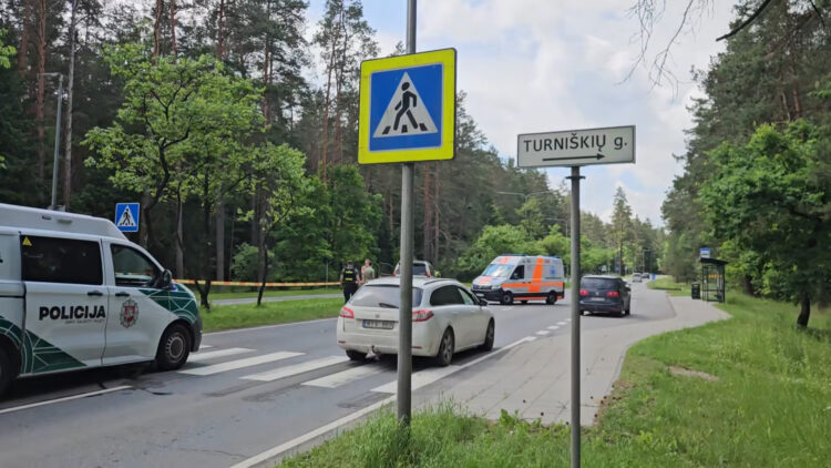 Vilniuje Nemenčinės plente Lexus pėsčiųjų perėjoje mirtinai partrenkė moterį vairuotojas gimęs 2008 m