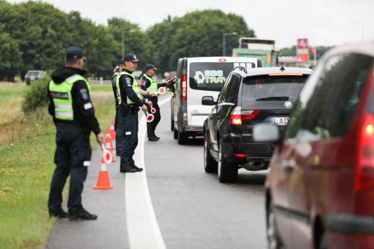 policijos reidas pareigunai stop kontrole eismas