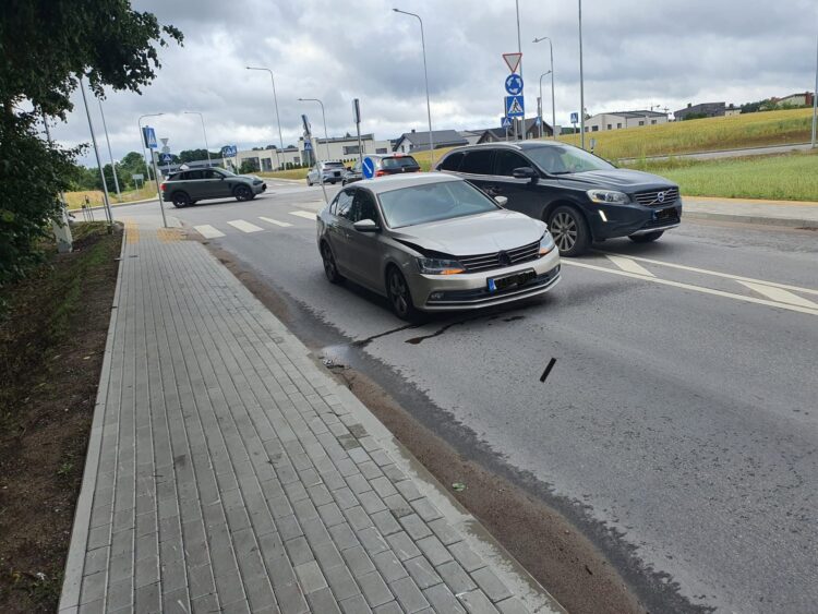 Juodas Volvo stabdė be jokios priežasties nukentėjęs VW Jetta savininkas ieško mačiusiųjų