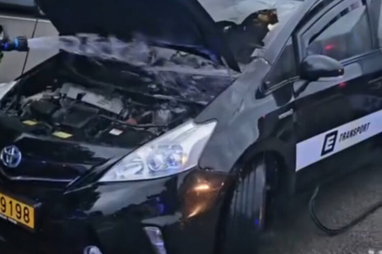 Radviliškio stovėjimo aikštelėje vyras benzinu apliejo ir padegė automobilį įtariamasis surastas tą pačią naktį