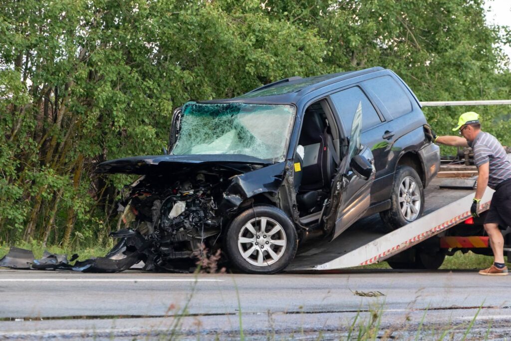 Varenos rajone Opel isvaziavo i priespriesine juosta zuvo keleive du vairuotojai ligonineje 2