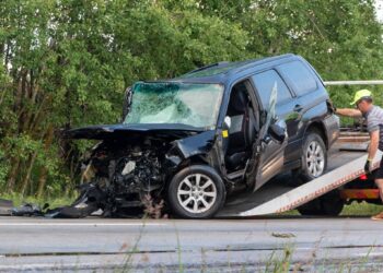 Mirtina avarija Varėnos rajone: „Opel” išvažiavo į priešpriešinę juostą – žuvo keleivė, du vairuotojai ligoninėje