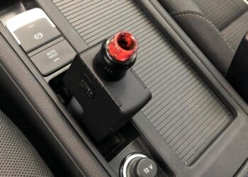 elektronine cigarete automobilyje