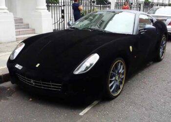 ferrari vantablack spalva