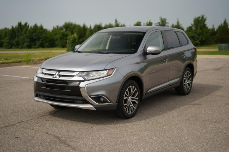 „Mitsubishi Outlander" naudotų rinkoje: 7 vietos, S-AWC ir kaina nuo 16 000 € 1 mitsubishi outlander iii