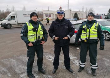 Lietuvos ir Lenkijos policijos pareigunai