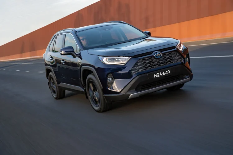 „Toyota RAV4 V“ naudota: hibridas ar benzinas – kurį variklį rinktis 2026-aisiais? 1 Toyota Rav4 2019