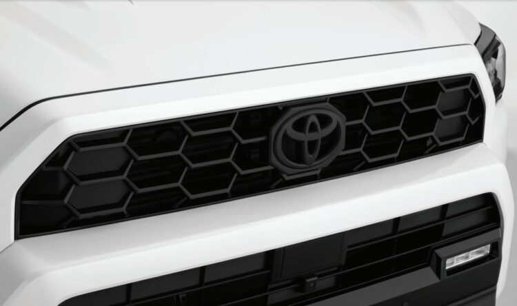 juodas toyota logotipas