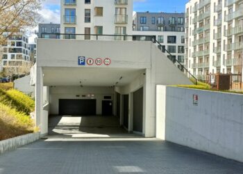 parkingas varsuvoje