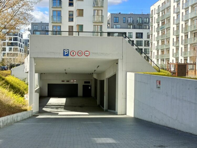 parkingas varsuvoje