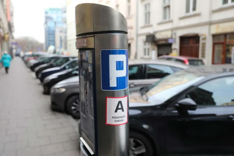 Savivaldybė perspėja apie klastotus QR kodus ant parkomatų – štai kaip sukčiai renka duomenis 1 parkomatas krokuvoje