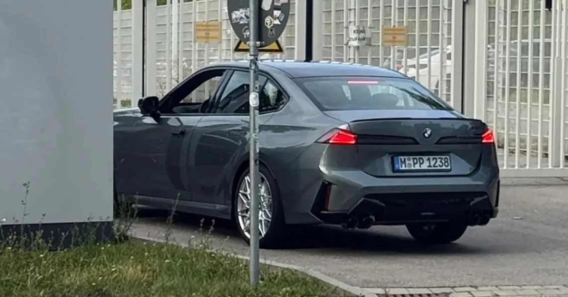Naujoji BMW 3 serija jau pastebėta be maskuotės - keturi išmetimo vamzdžiai ir 443 AG 1 2027 BMW M350 xDrive