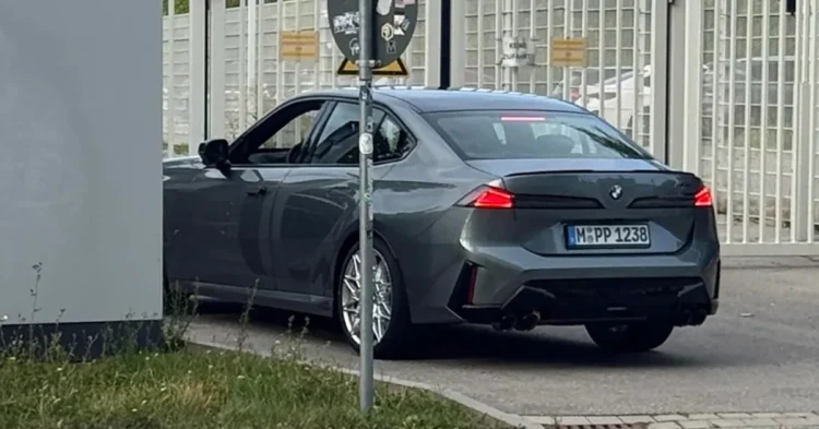 Naujoji BMW 3 serija jau pastebėta be maskuotės - keturi išmetimo vamzdžiai ir 443 AG 1 2027 BMW M350 xDrive