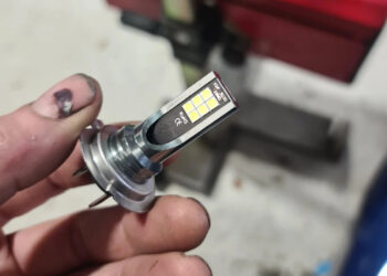 automobilio zibinto lempute led lemputes keitimas