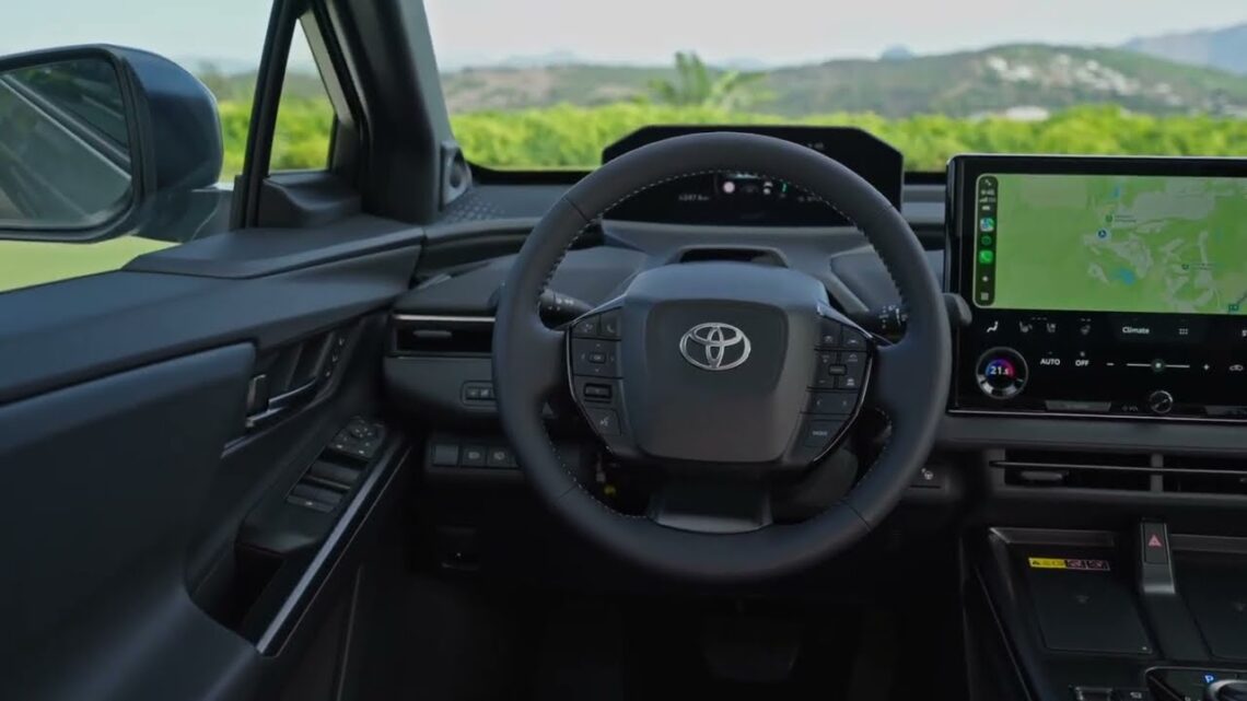 toyota bz4x awd interjeras 2026