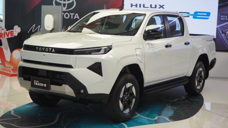 2025 Toyota Hilux Travo-e Double-Cab 4TREX
