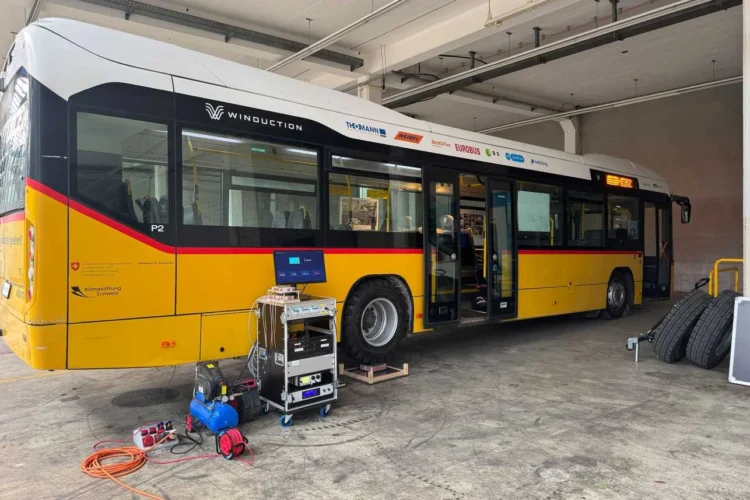 2028-aisiais autobusų padangos pradės juos pačius krauti stotelėje