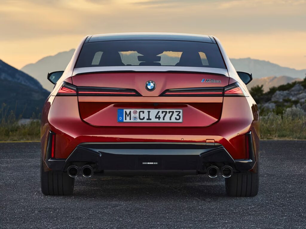 Populiarus vokiškas sedanas gavo naują kartą – vairuotojams dyzelinio varianto nebeliko 2 BMW 3 G50 galas