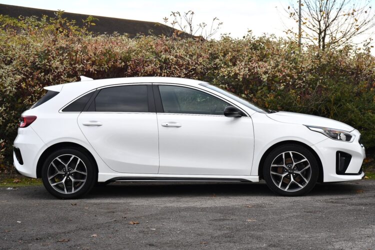 Kia Ceed 1.6 CRDi MHEV GT-Line Hatchback Dyzelinis Hibridinis automobilis