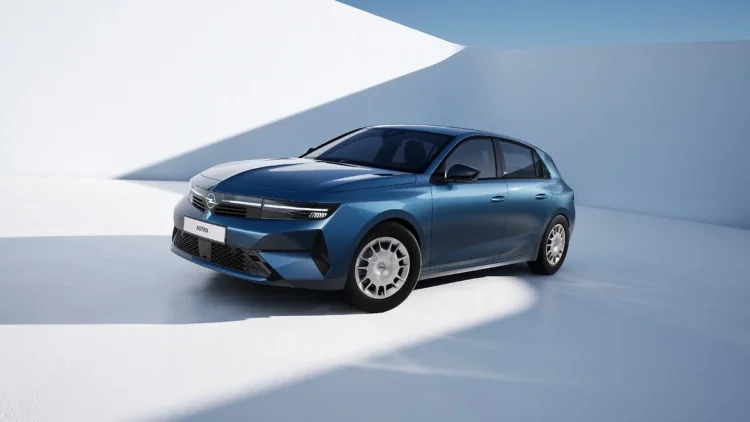 Kompaktinio hečbeko pirkėjams – pigesnė bazinė versija, kurioje net porankis tik už papildomą kainą 1 Opel Astra Start