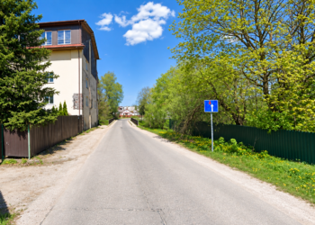 Pirmenybė priešpriešinio eismo atžvilgiu kelio zenklas nr 206