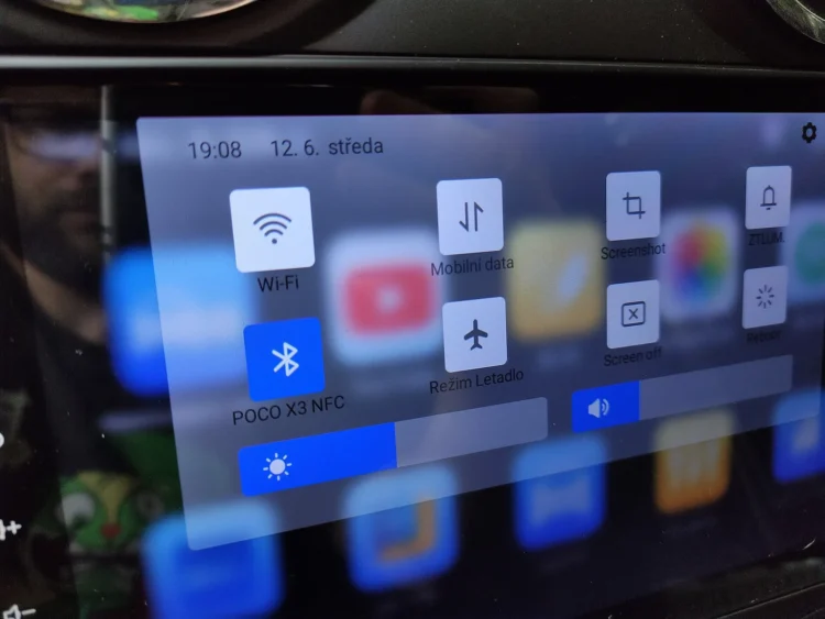 Pigią Android magnetolą įsirengusiems vairuotojams verta patikrinti, kas paslėpta sistemoje 1 Kiniška Android magnetola Dacia automobilyje: ekrane Wi-Fi, Bluetooth ir kiti sistemos nustatymai