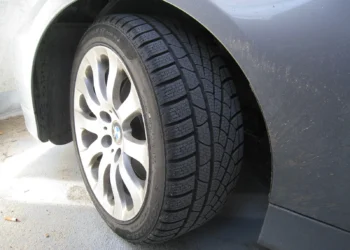 Žieminė Pirelli Sottozero padanga ant BMW automobilio lengvojo lydinio ratlankio