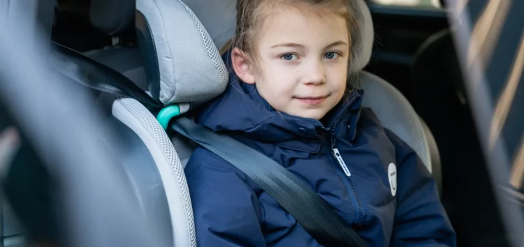 Vežate vaiką kėdutėje žiemą? Diržai gali tik atrodyti prisegti 1 vaikas su striuke vaikiskoje automobilineje keduteje prisegtas saugos dirzu