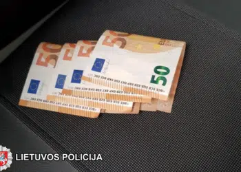 Neblaivus vilkiku vairuotojai vienas po kito siule vis didesnius kysius pareigunams