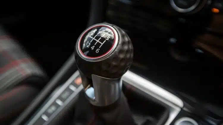 VW-iki-2030-m.-visiskai-atsisakys-mechanines-pavaru-dezes