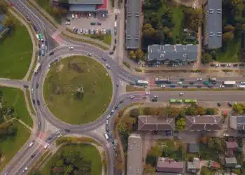 Kaune ruosiamasi viaduku sujungti K. Barsausko gatve ir Pramones prospekta maziau tarsos ir spusciu