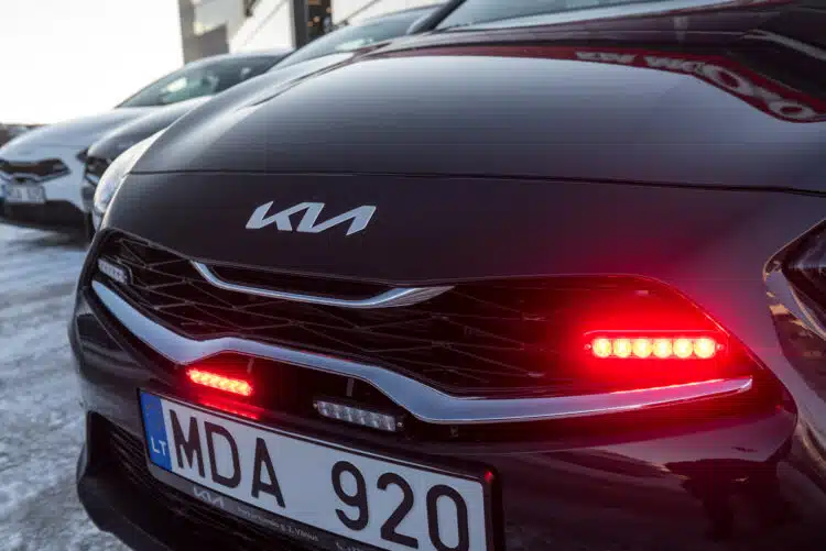 Lietuvos-policijos-autoparka-papilde-10-nauju-nezymetu-KIA-markes-automobiliu-1