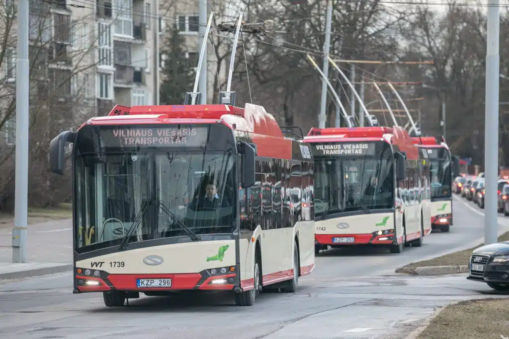 Vilniaus viesasis transportas ruosiasi naujam proverziui – i gatves isriedes nauji autonomines ridos troleibusai