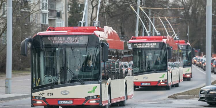 Vilniaus viesasis transportas ruosiasi naujam proverziui – i gatves isriedes nauji autonomines ridos troleibusai