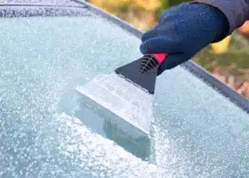 apsalusio automobilio lango valymas