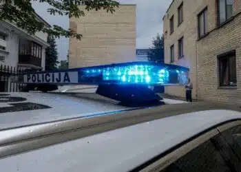 policija policijos automobilis svytureliai