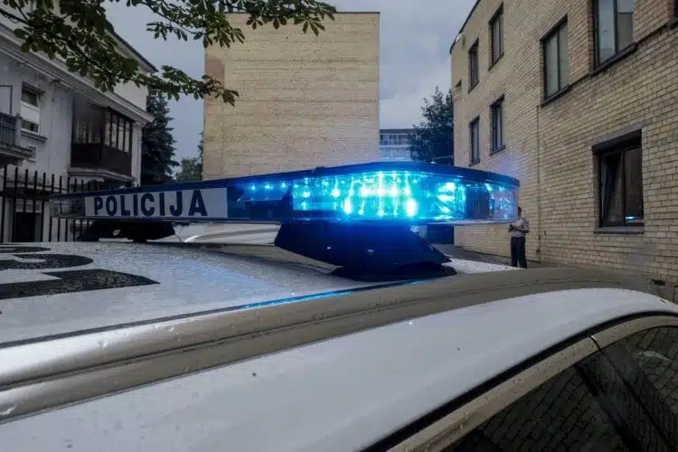 policija policijos automobilis svytureliai
